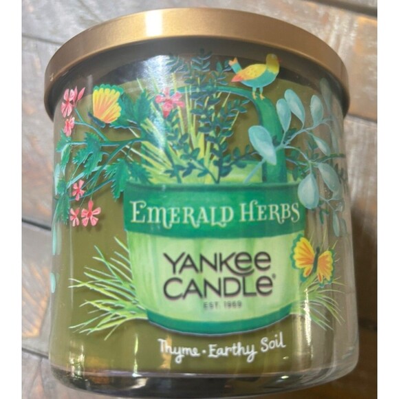 Yankee Candle Emerald Herbs 3-Wick Candle Barrel in Jar New 14.5 Oz - Picture 1 of 2